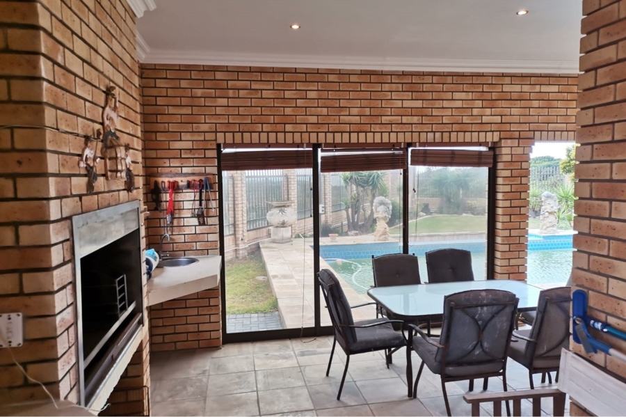 5 Bedroom Property for Sale in Bluewater Bay Eastern Cape